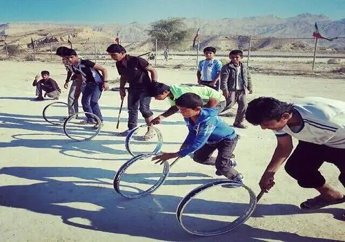 چفیه انداختن دانشجویان بر مجسمه «جرج واشنگتن»!+ فیلم