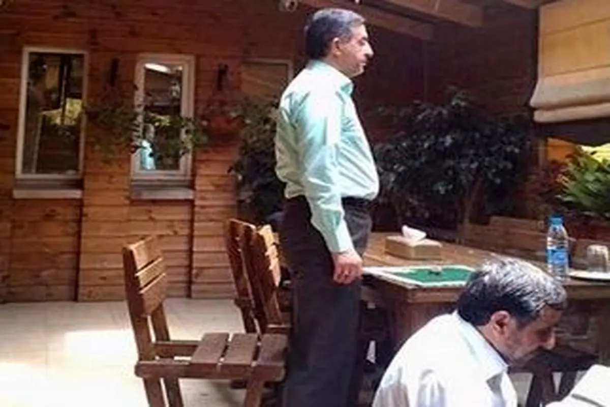 در ساختمان دفتر احمدی نژاد در ولنجک چه می گذرد؟