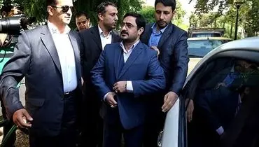 سعید مرتضوی در میان محافظانش در حال ورود به دادگاه /عکس