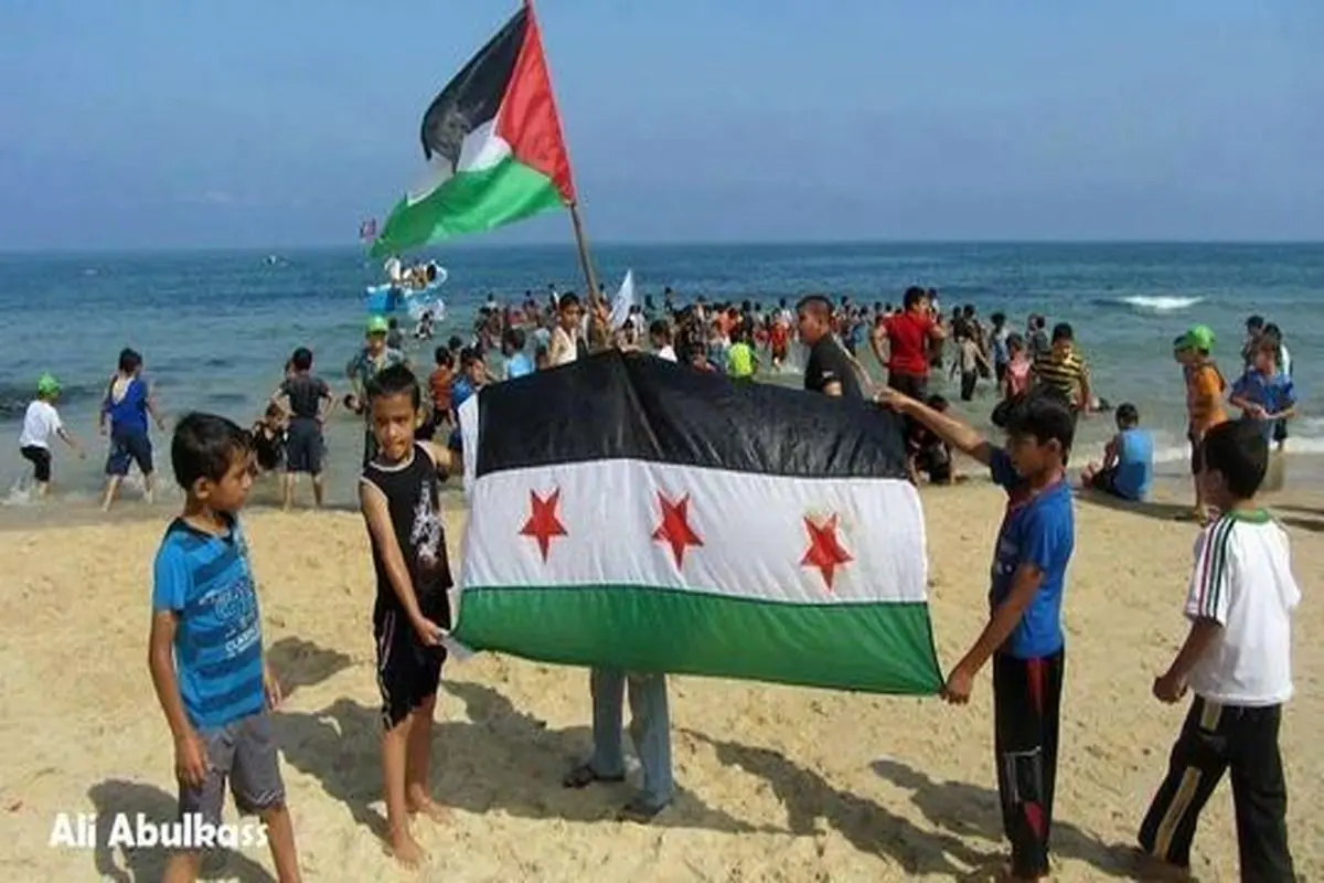 پرچم مخالفان بشار اسد در غزه