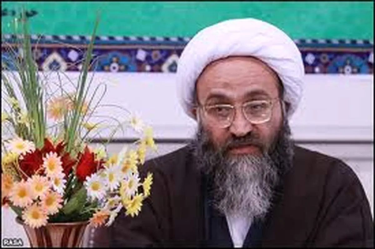 برخی مداحان بهانه دست تکفیری ها میدهند/ مداحان جاهل حرف های کفر آمیز می زنند