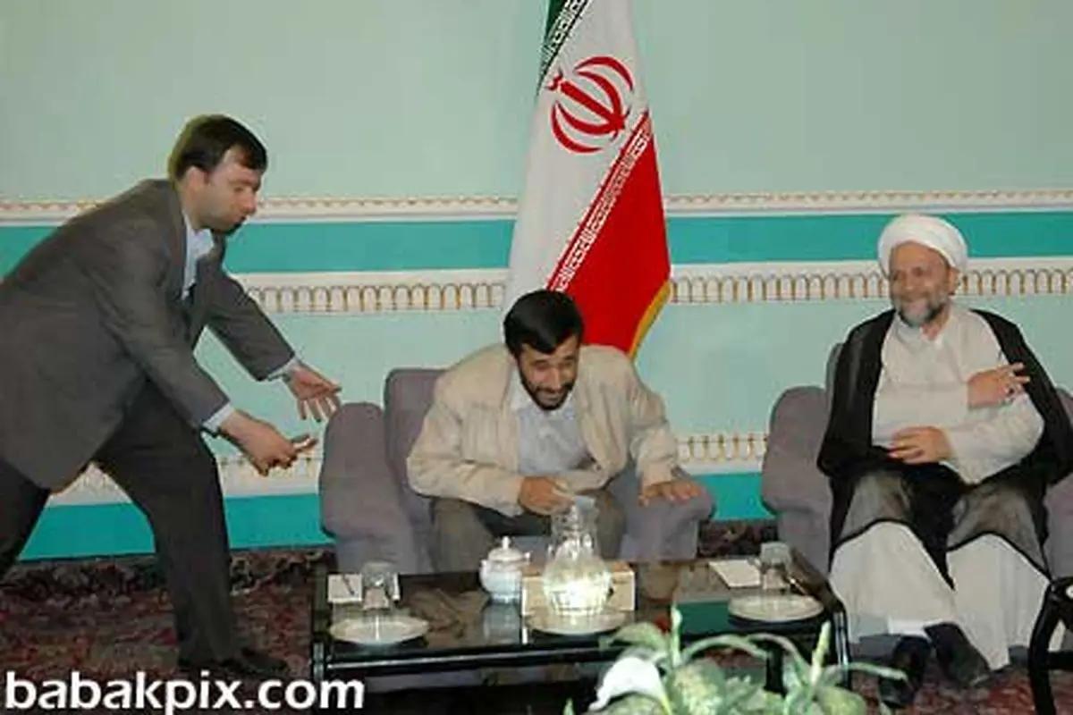 عکس جالبی از احمدی نژاد و کاوه اشتهاردی(مدیرمسئول روزنامه ایران)
