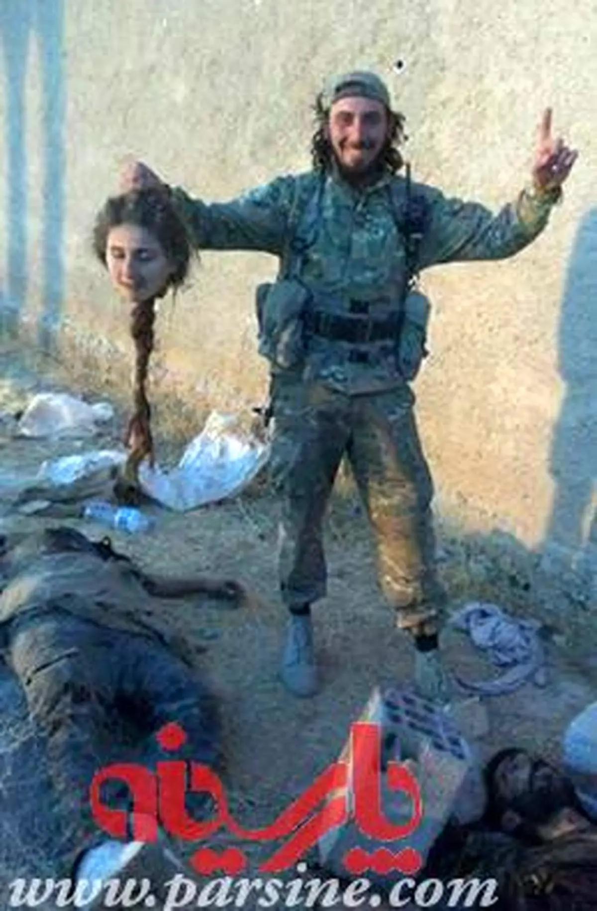 عکس یادگاری داعشی با سربریده زن چریک کرد