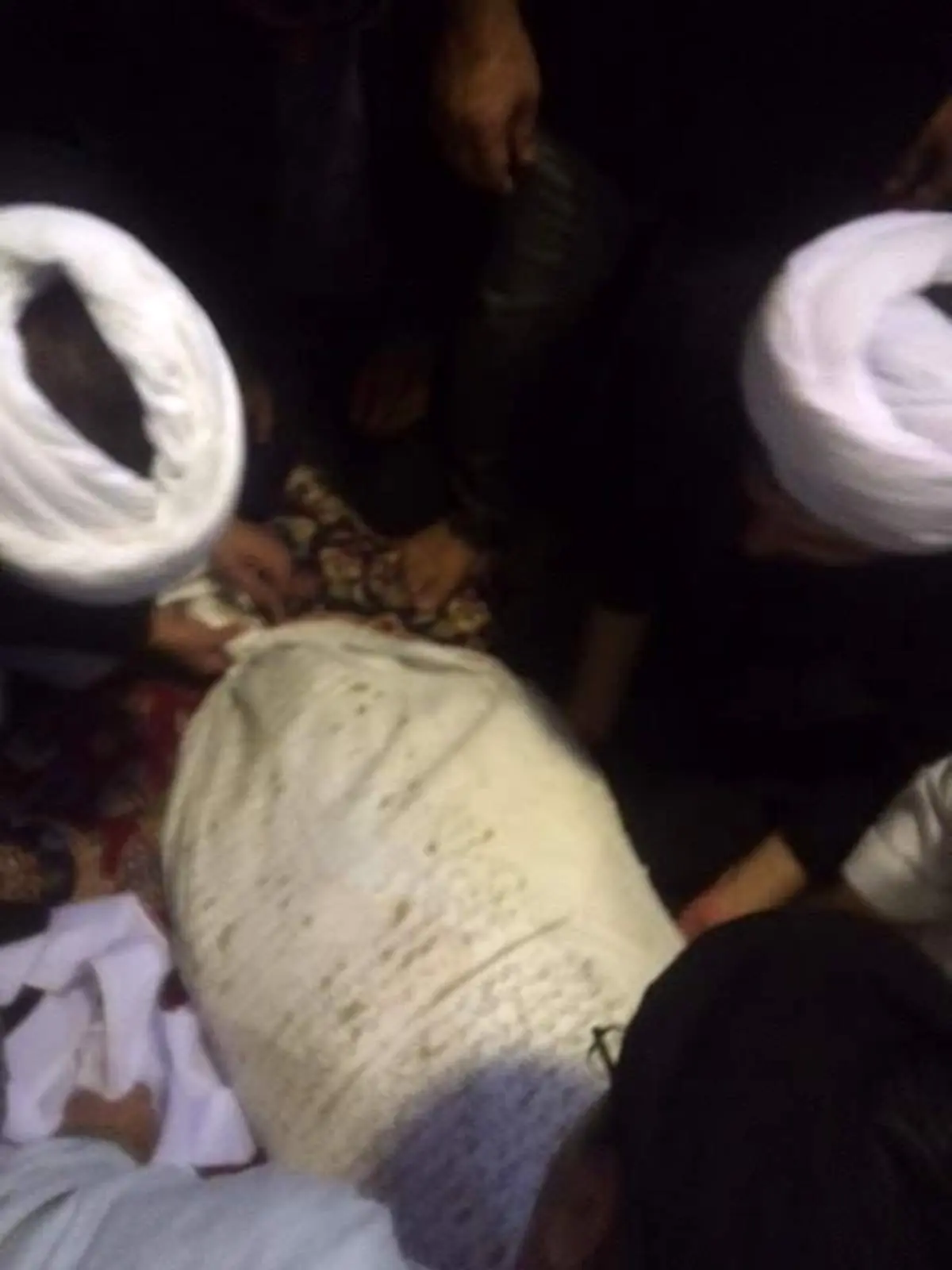 عکس/ مراسم غسل و کفن آیت الله مهدوی