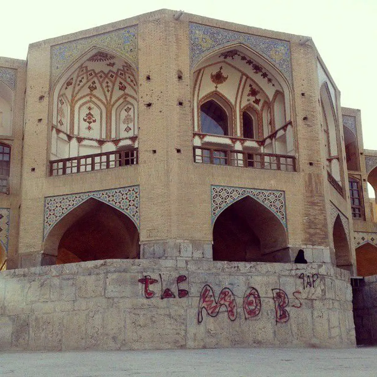 بی فرهنگی روی میراث فرهنگی