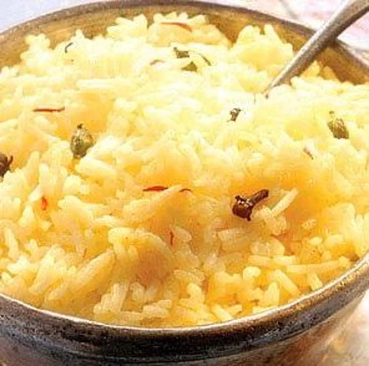 طرز تهیه پلوی ساده با طعم هل و میخک