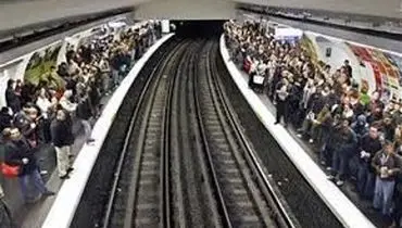 شکایت مترو تهران از احمدی نژاد