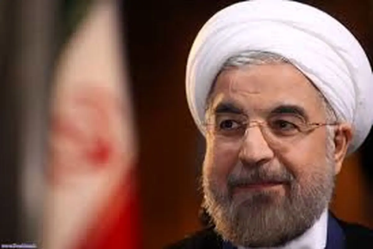 روحاني در حال مطالعه منشور شهروندي است