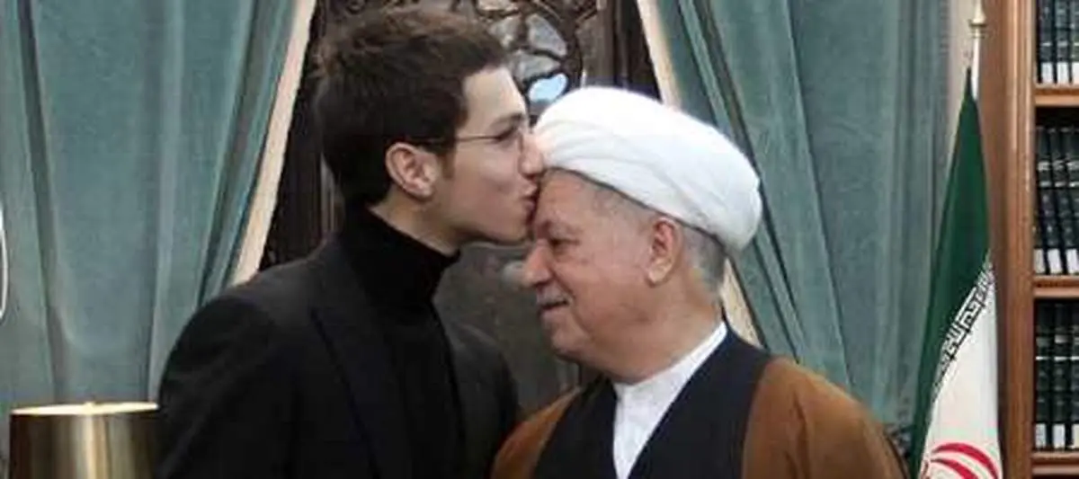 بوسه جهاد مغنیه بر پیشانی هاشمی