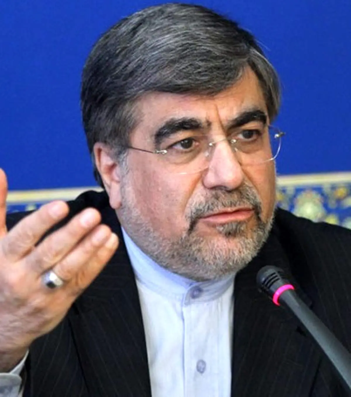 بعضی معتقدند فقط فکر خودشان باید در جامعه بیان شود