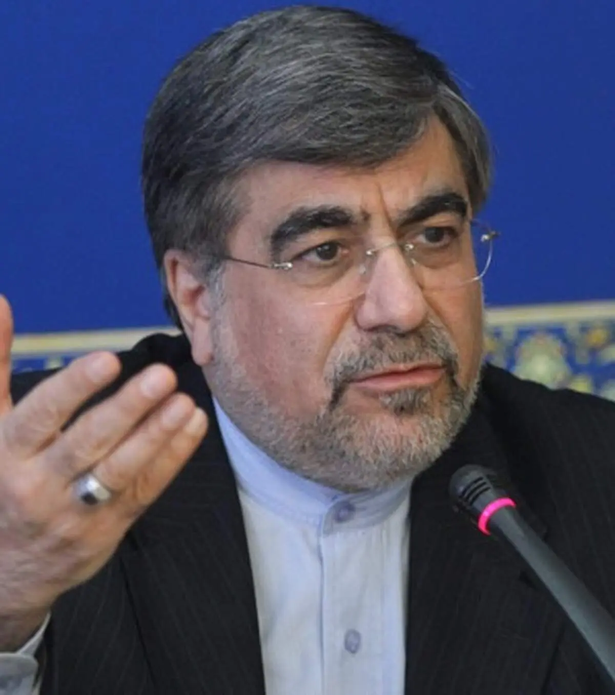 بعضی معتقدند فقط فکر خودشان باید در جامعه بیان شود