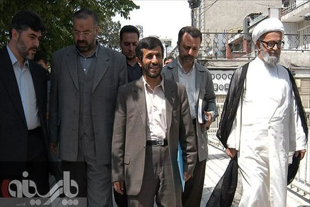 عکس/ همراهان احمدی نژاد در ثبت نام برای انتخابات 84