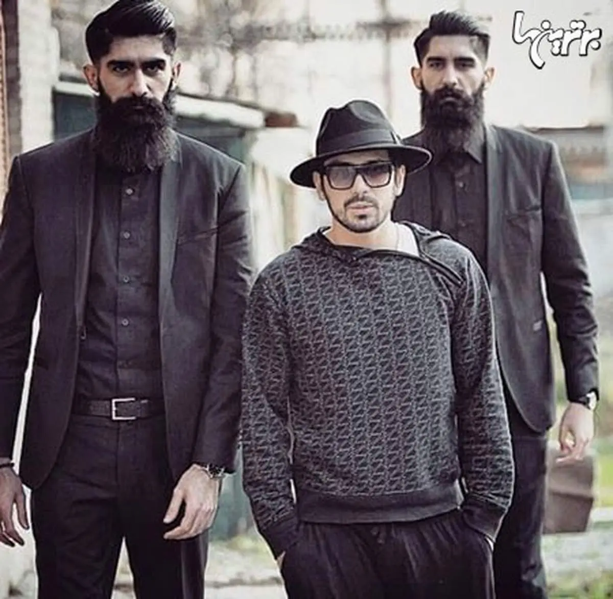 عکس/ بادیگاردهای عجیب خواننده ایرانی