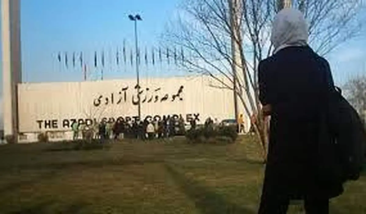 بلاتر: زنان را به ورزشگاهها راه دهید