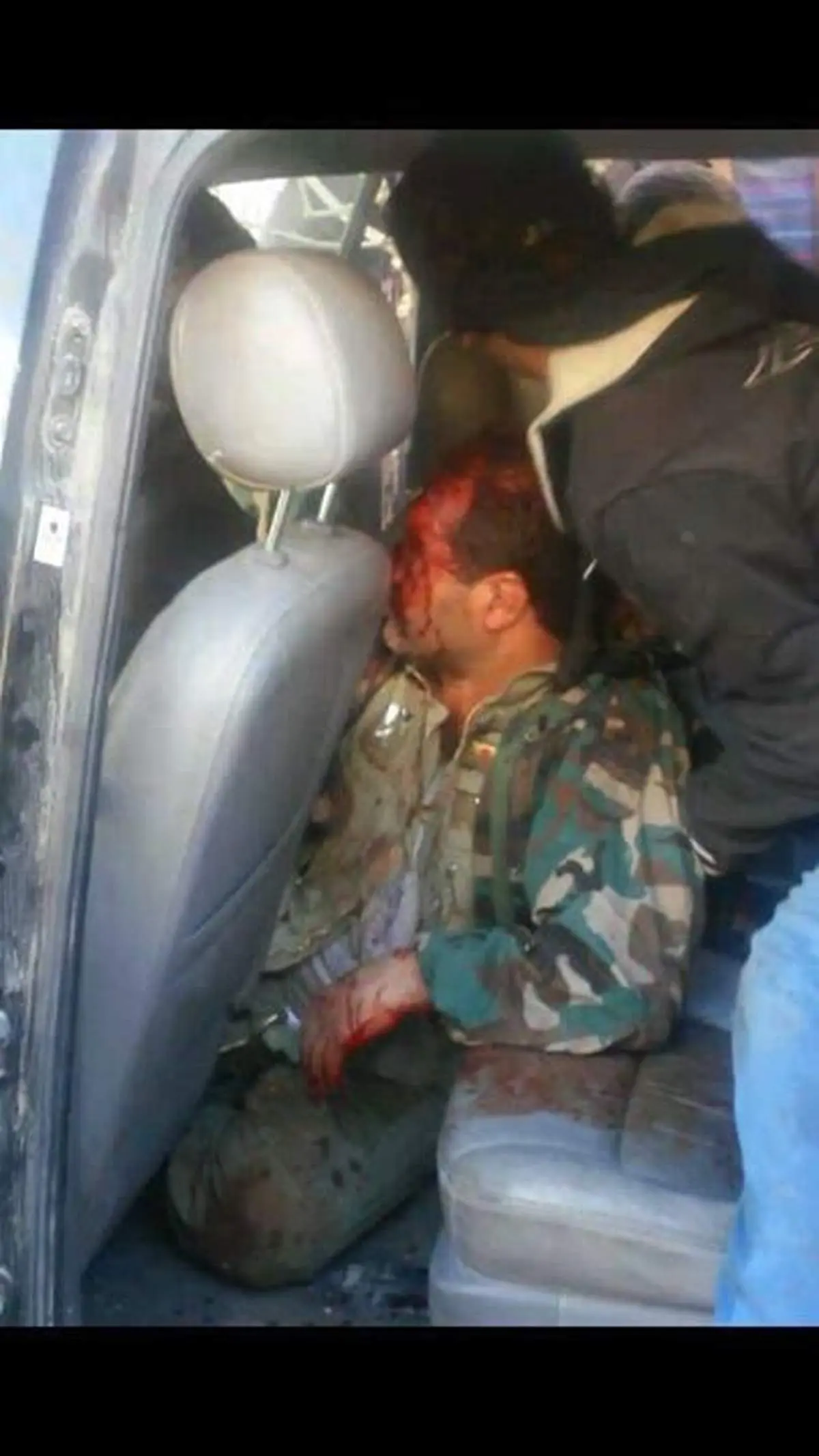 سقوط بالگرد ارتش سوریه در حومه ادلب/اعدام خلبان+ عکس