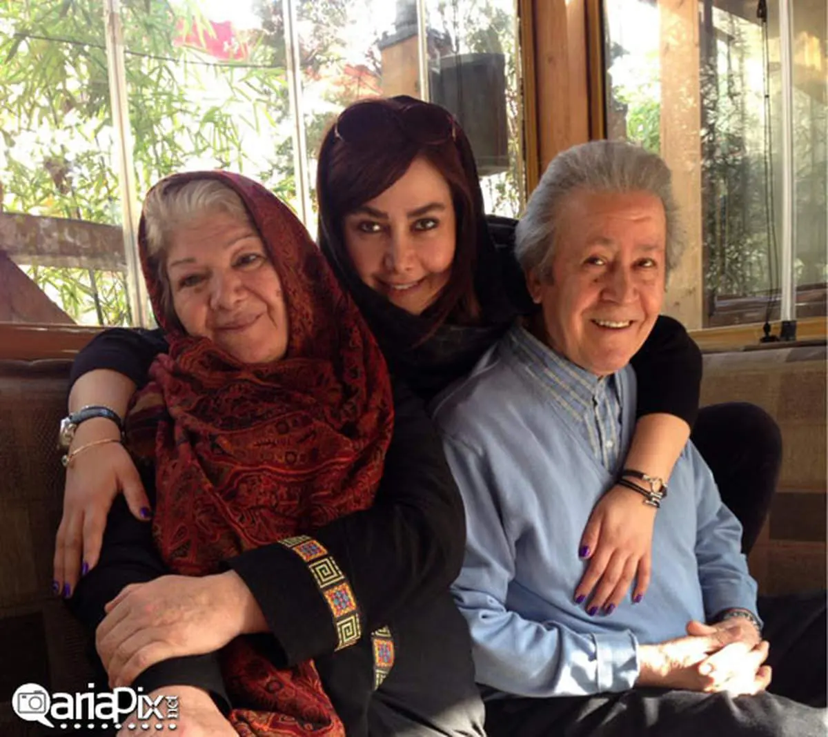آناهیتا نعمتی همراه با خانواده/عکس