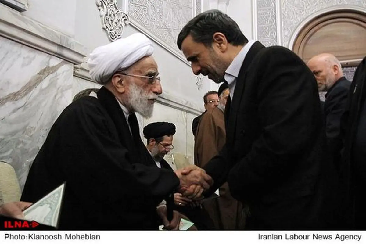 عکس/ احمدی نژاد در مراسم ختم همسر جنتی