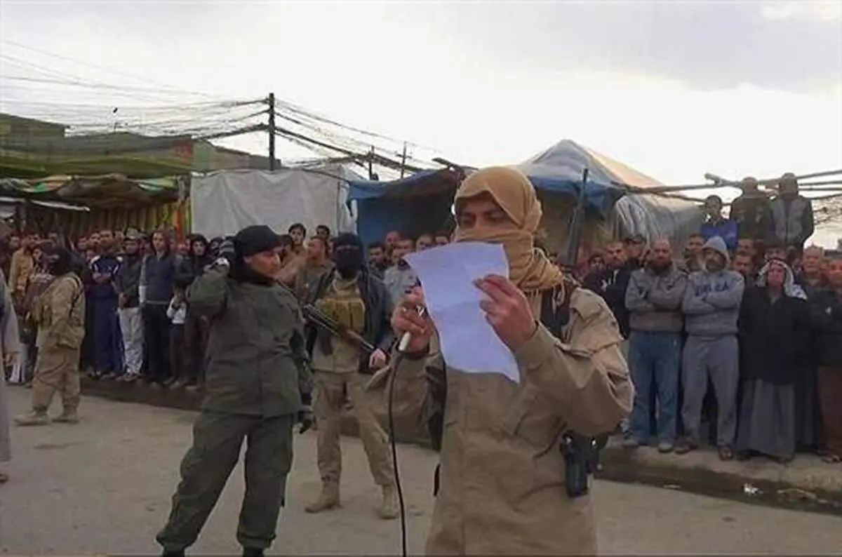 سنگسار زن و مرد به جرم زنا+تصاویر