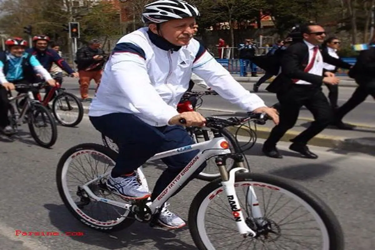 عکس:رجب طیب اردوغان در حال دوچرخه سواری!