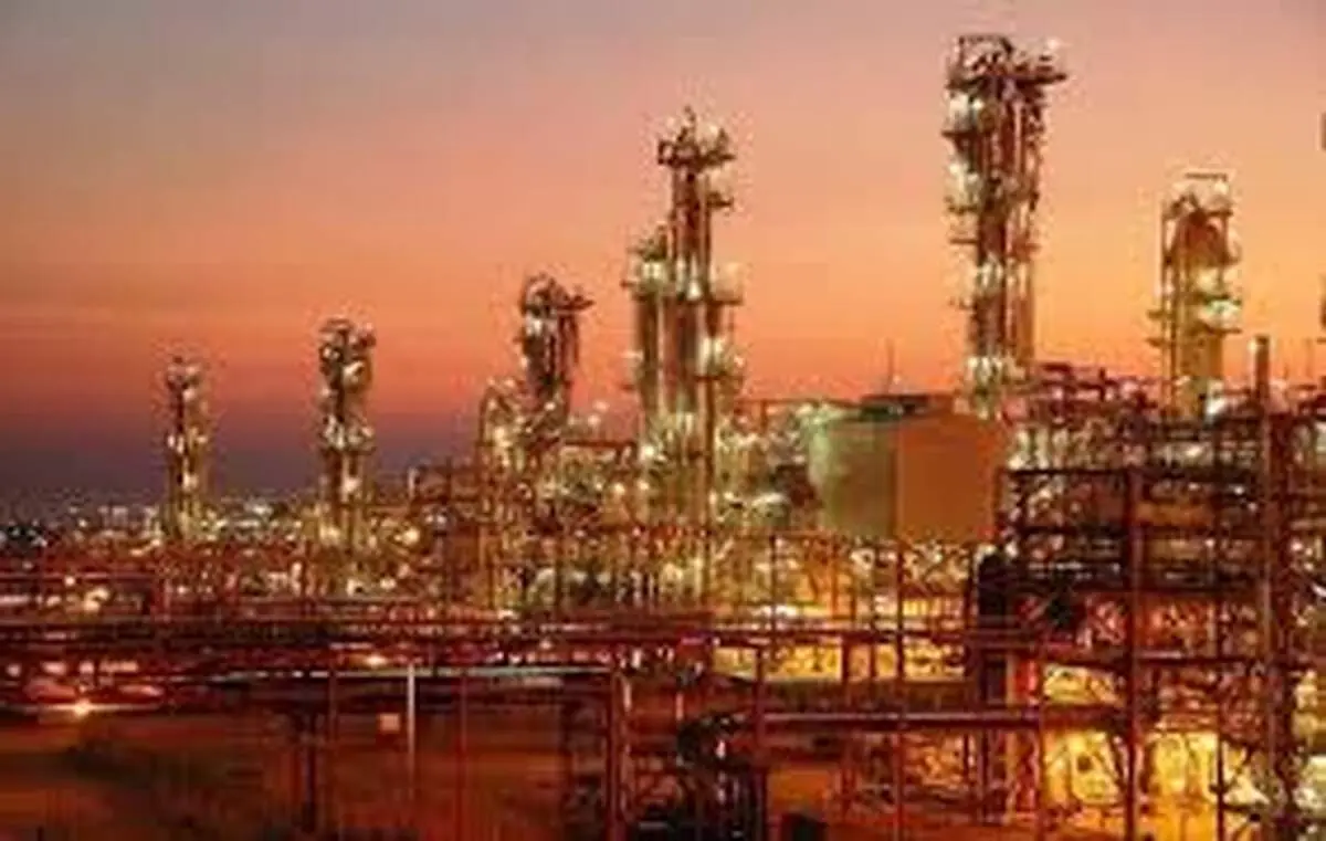 نگاهی به تاریخچه پتروشیمی آبادان