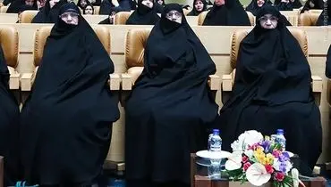 عکس/دختران امام (ره) در یک قاب