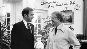 عکس یادگاری جو بایدن معاون رئیس جمهور قعلی آمریکا با جیمی کارتر/1979