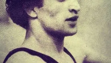 مربی جنجالی در جوانی