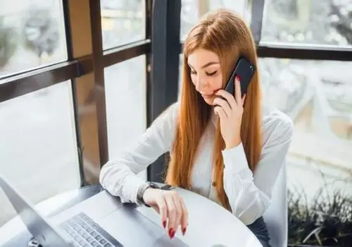 معرفی بهترین راهکارها برای مقابله با خجالت در مکالمات تلفنی
