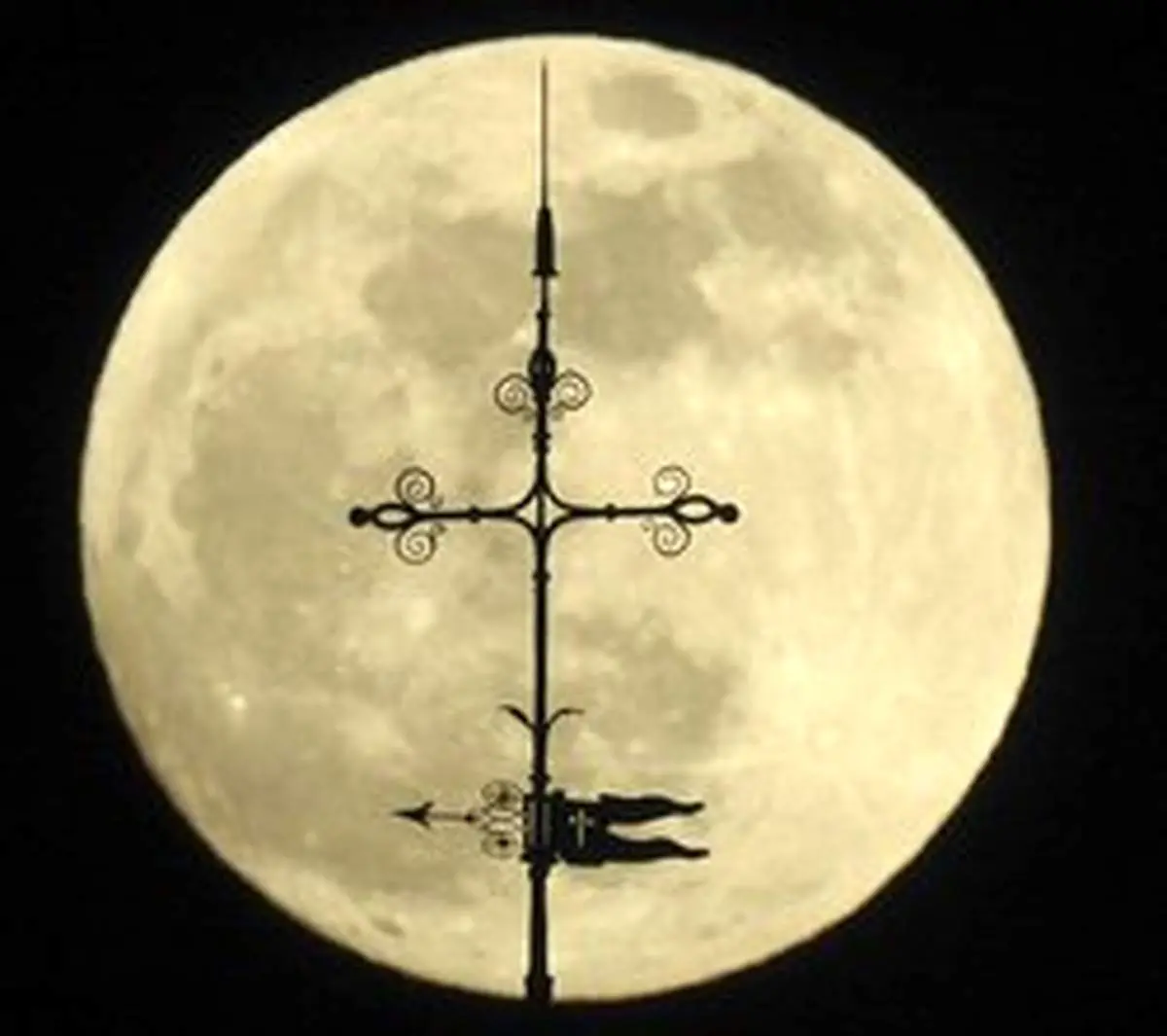 ماه‌گرفتگی ۲۱ ژانویه از قاب دوربین عکاسان