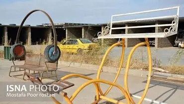 شهری کوچک در ایران که با ضایعات تزئین شده +عکس