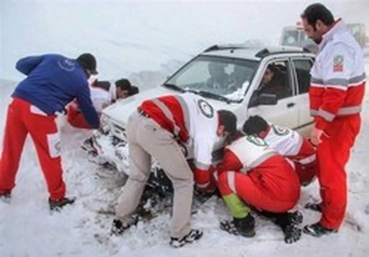 امدادرسانی به ۱۸۹ نفر گرفتار در کولاک و برف