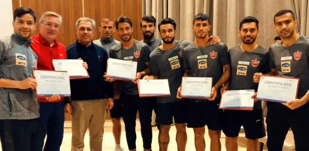 گواهینامه نایب قهرمانی آسیا در دست پرسپولیسی‌ها+ عکس