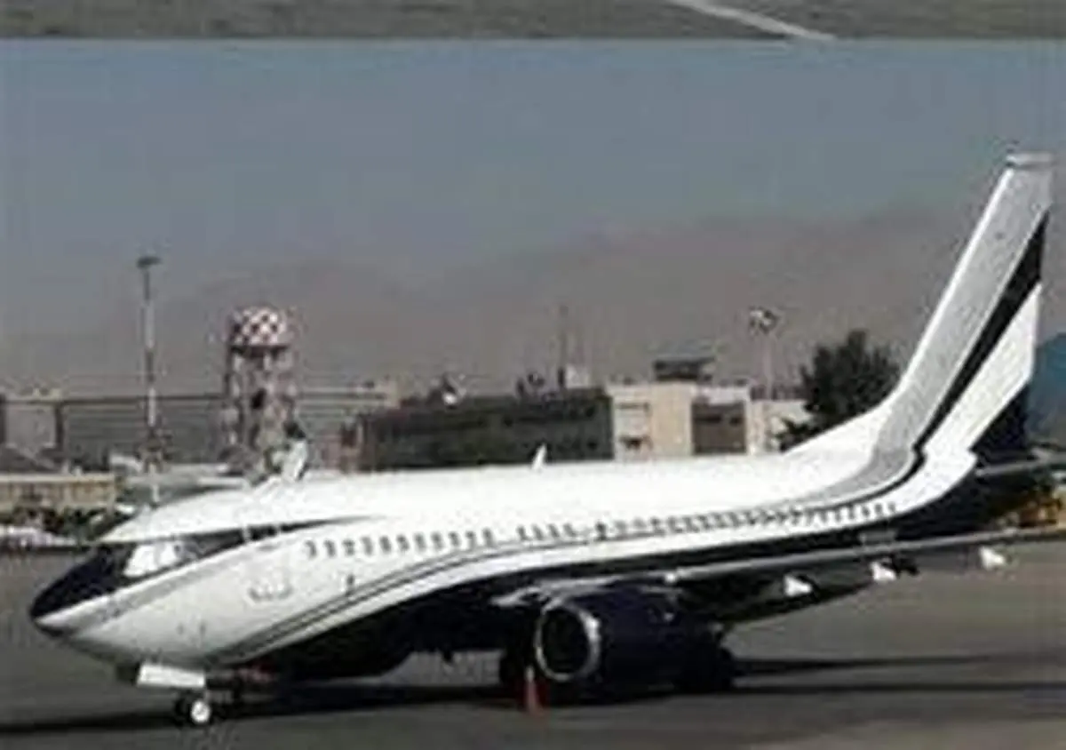 برخورد خودروی کترینگ با بال هواپیما در مهرآباد