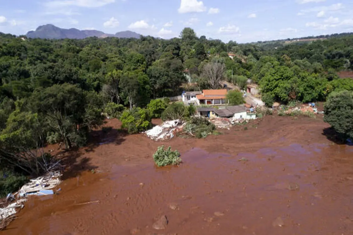 لحظه ترسناک جاری شدن آب سد در برزیل