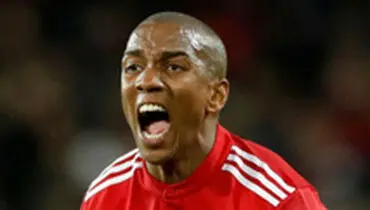 جنجال سکه و بطری آب و توئیتر اشلی یانگ!