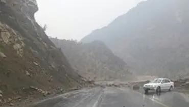 ریزش کوه در محور پلدختر-کرمانشاه