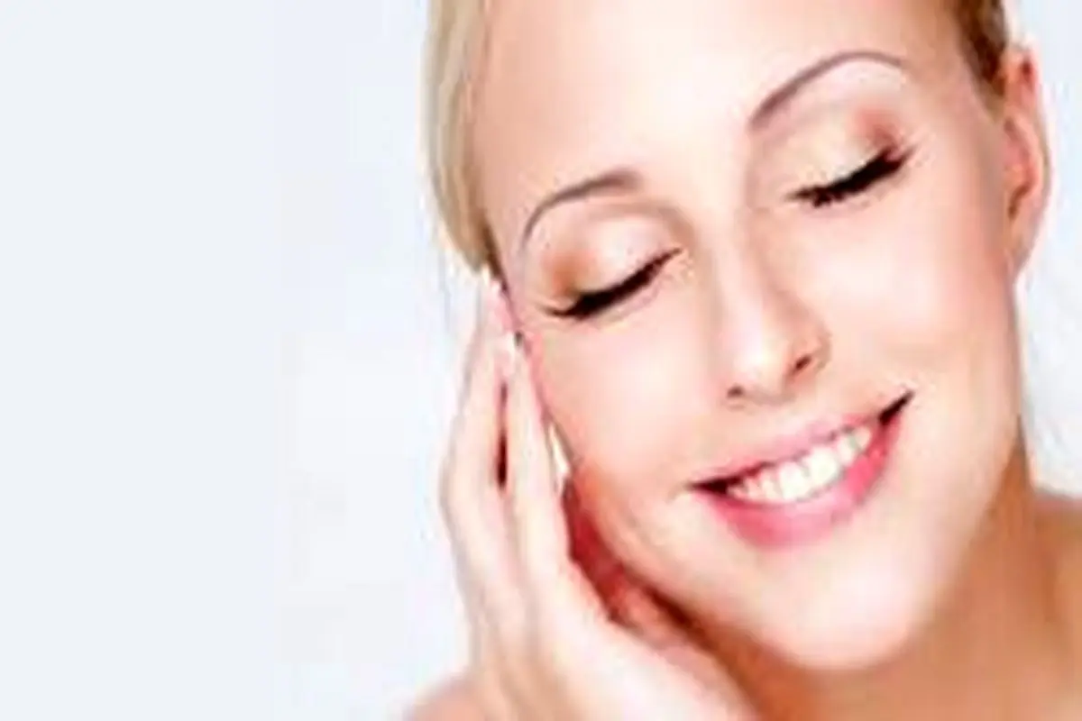 درمان لک صورت با عسل؛ روش مناسب برای رفع لکه‌های پوستی