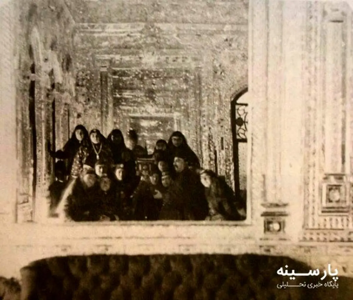 سلفی جالب ناصرالدین شاه با همه همسرانش +عکس