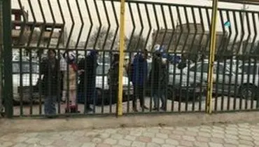 پرچم ژاپن در دست‌ هواداران استقلالی!