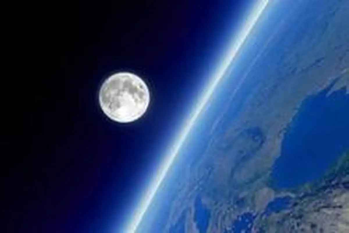 تصویر نادری از ماه و زمین در یک قاب