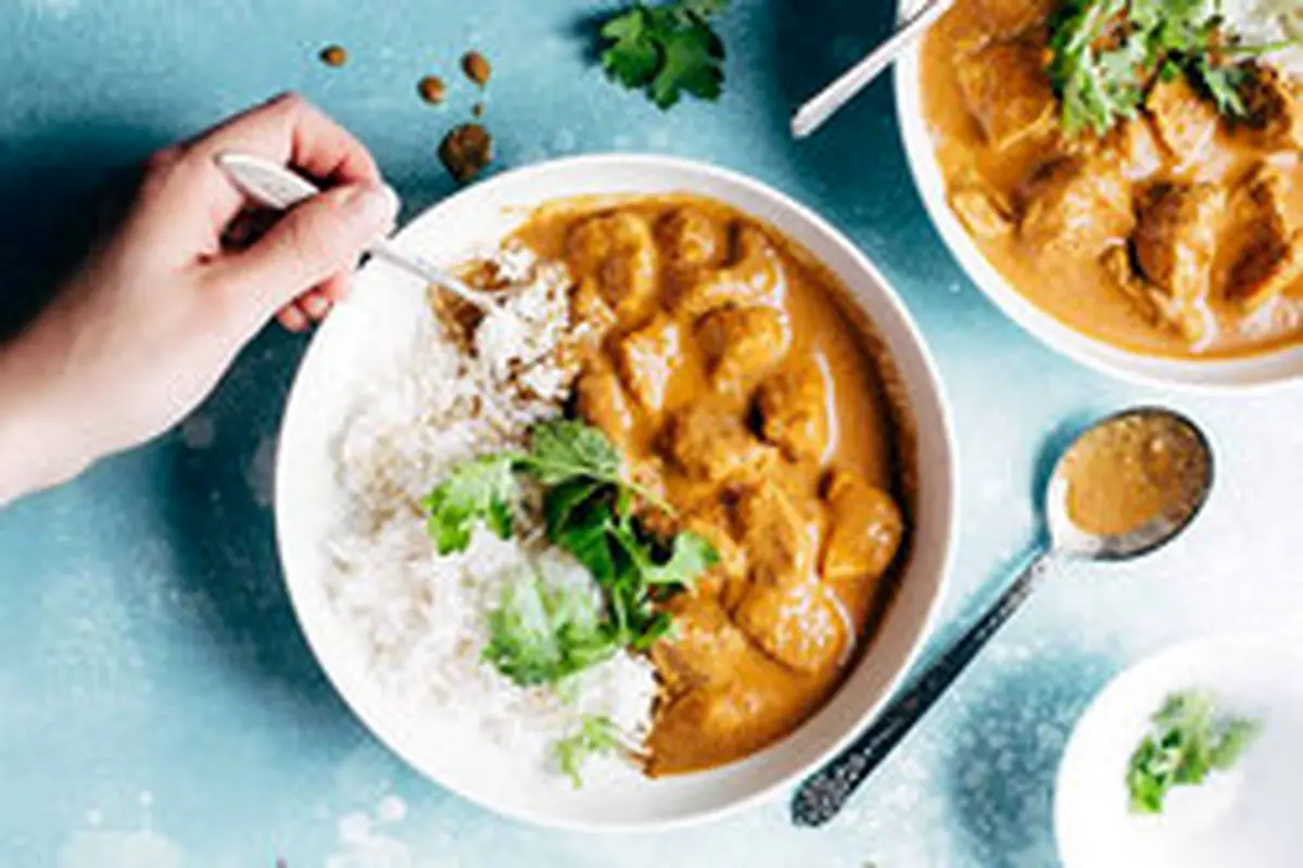 خورش مرغ کاری با ماست و خامه؛ محبوبترین غذای هندی