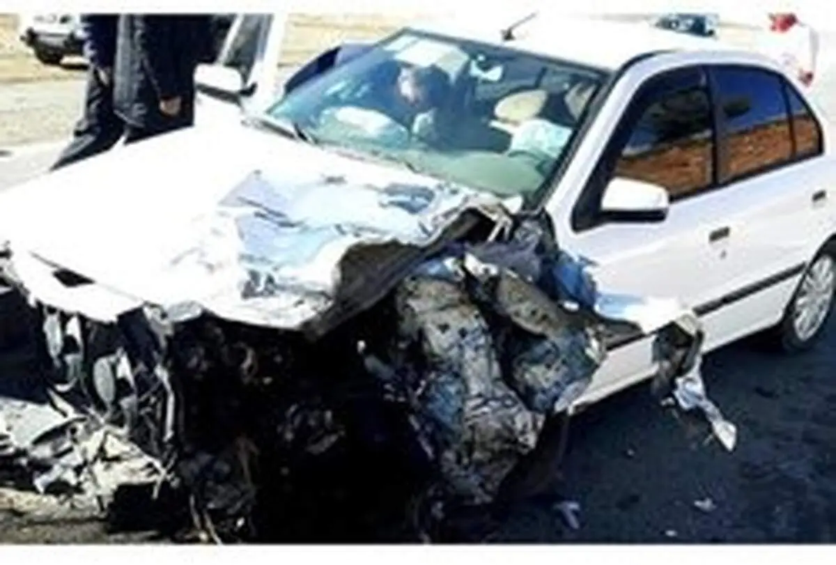 تصادف خودروی سمند با ماشین پلیس دو مصدوم برجا گذاشت