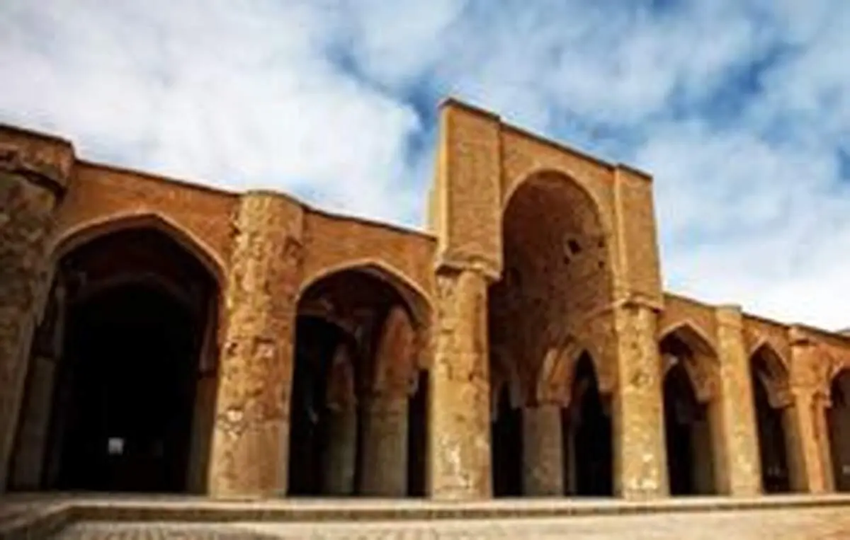 با مسجد تاریخانه دامغان بیشتر آشنا شوید