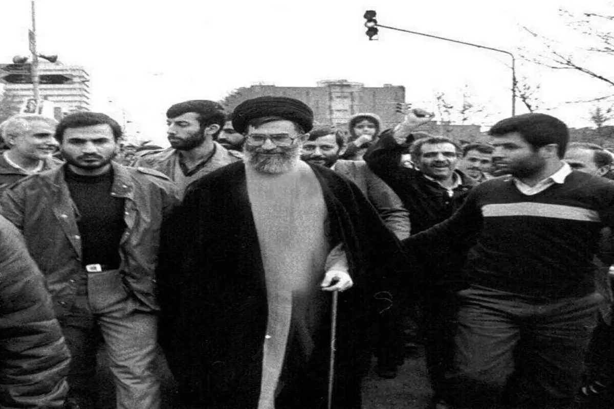 ۳۷ سال قبل؛ رهبر انقلاب در راهپیمایی ۲۲بهمن+عکس