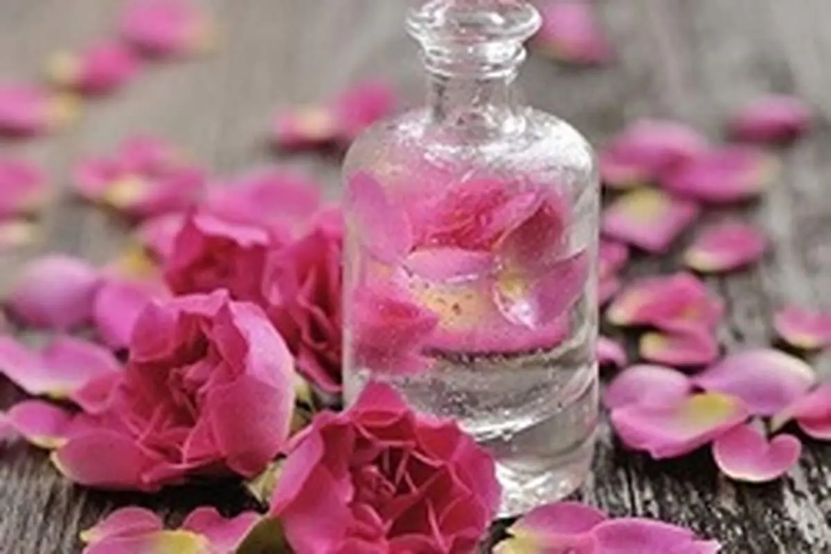 فواید بی نظیر گلاب برای چشم