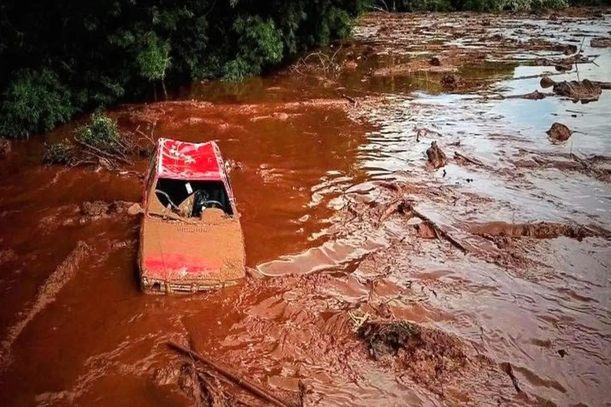 لحظه مر‌گبار پس از فروریزی سد در برزیل