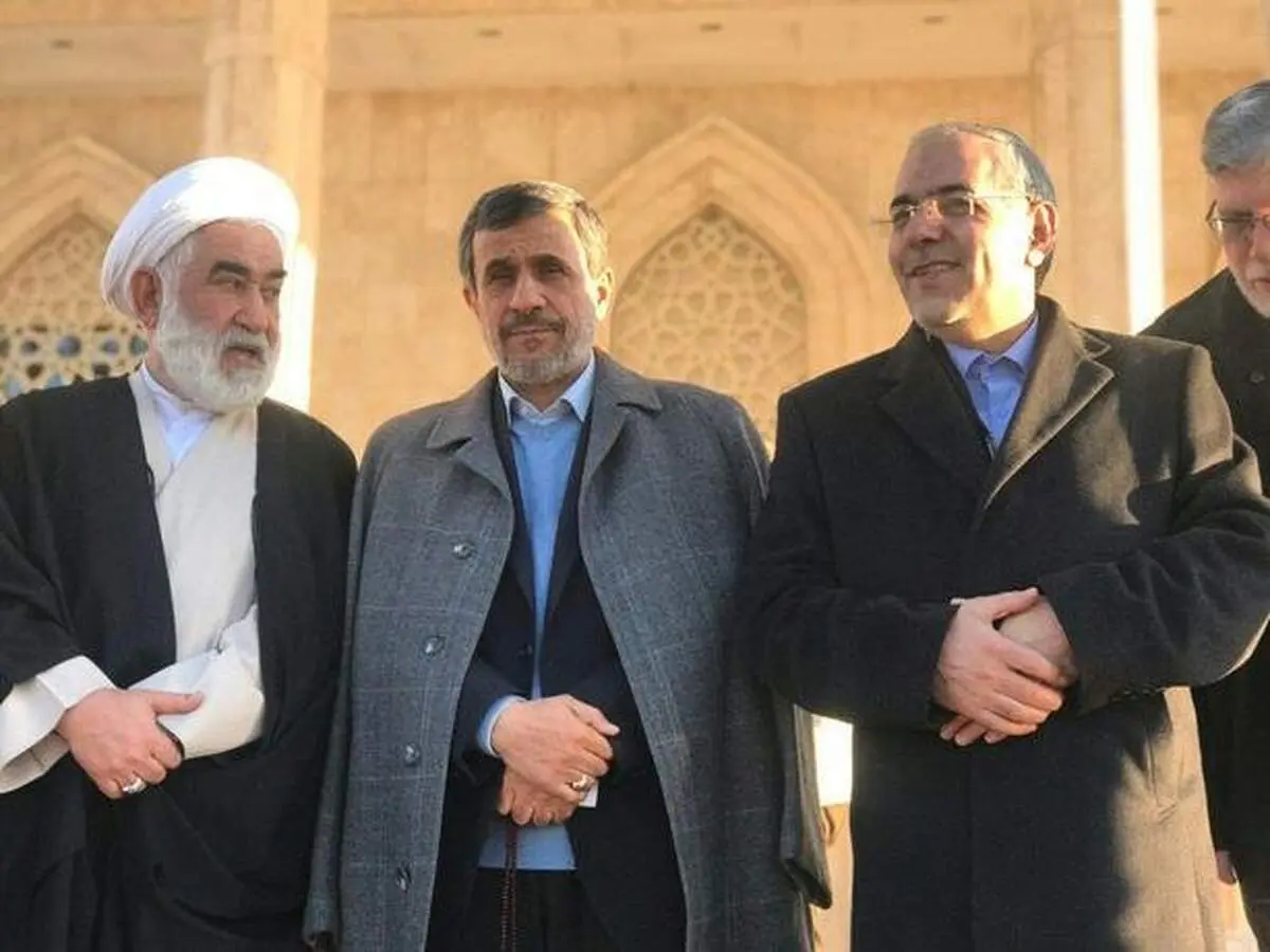 تیپ خاص احمدی نژاد در حرم امام خمینی (ره)