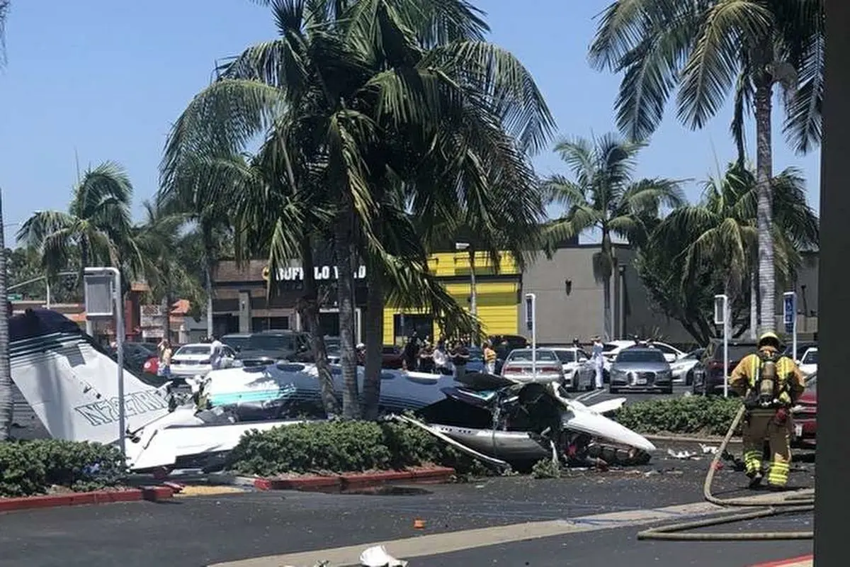 ویدیویی از لحظه سقوط هواپیما در کالیفرنیا