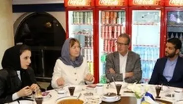 ضیافت مربی تراکتور بعد از برد استقلال