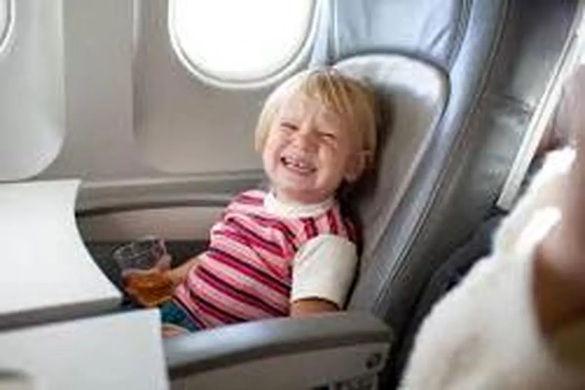 چرا بچه‌ها در هواپیما گریه می‌کنند؟